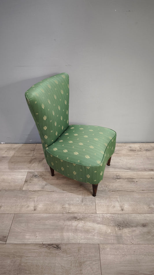 92588 Poltroncina imbottita e rivestita in tessuto verde