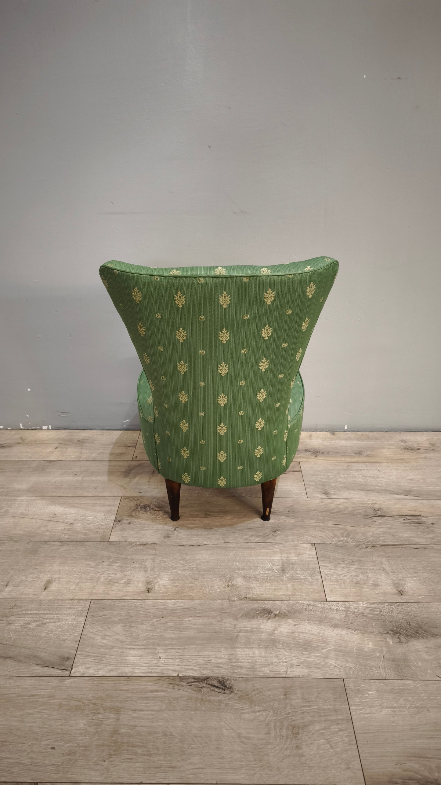 92588 Poltroncina imbottita e rivestita in tessuto verde