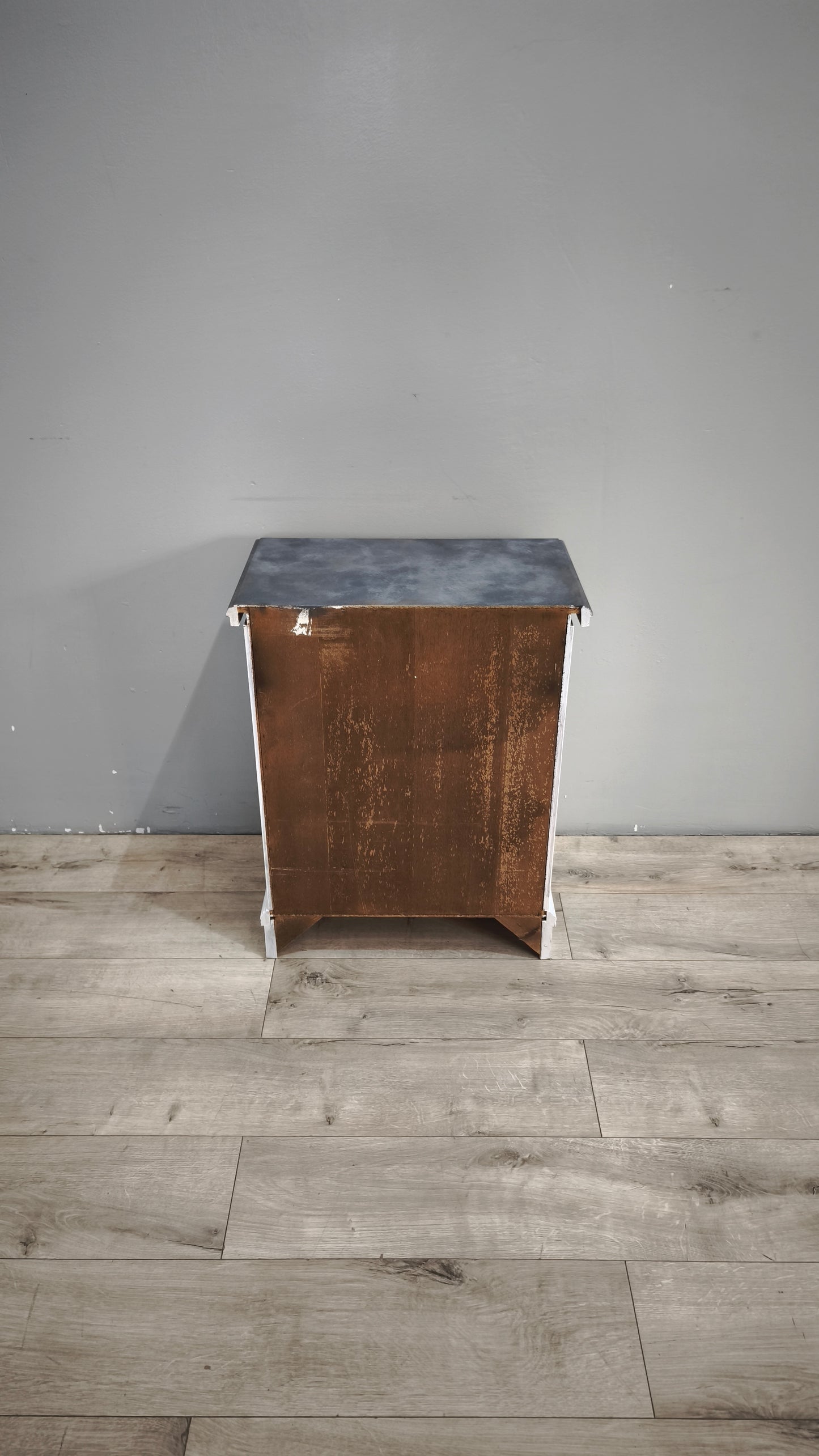 92592 Comodino in legno dipinto bianco con piano grigio