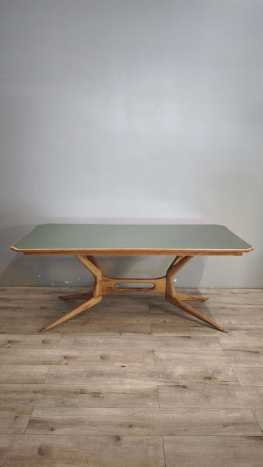 92594 Tavolo basso anni '50/'60 italiano in legno massello di faggio con piano in vetro verde salvia