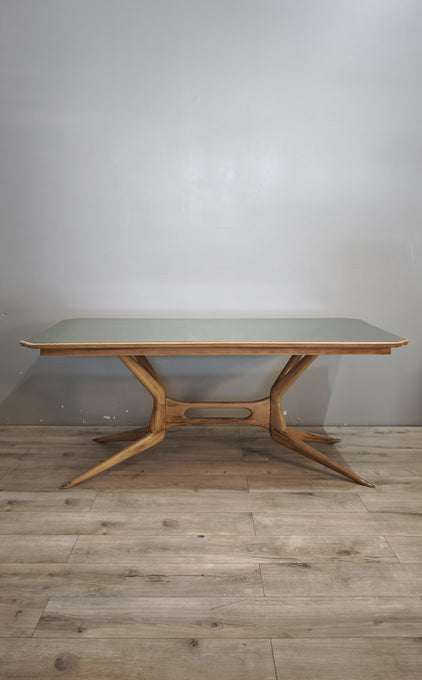 92594 Tavolo basso anni '50/'60 italiano in legno massello di faggio con piano in vetro verde salvia