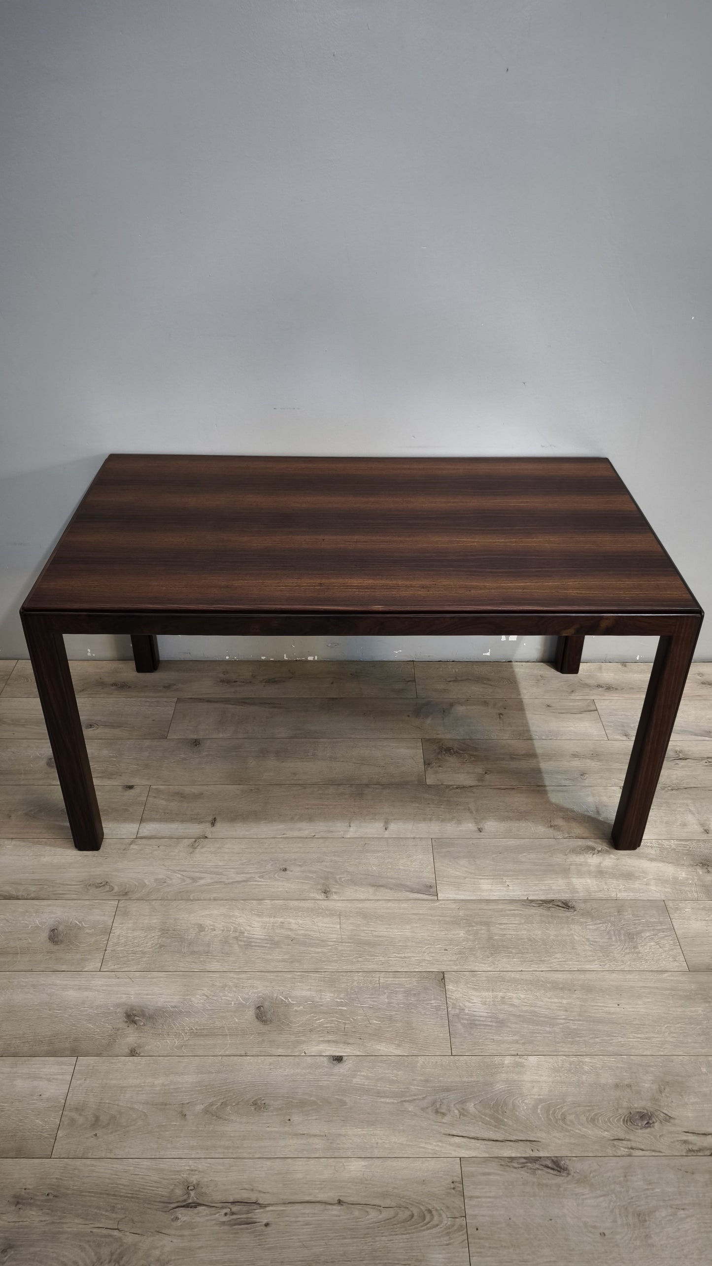 92595 Tavolo anni '60 in legno massello di palissandro, design italiano
