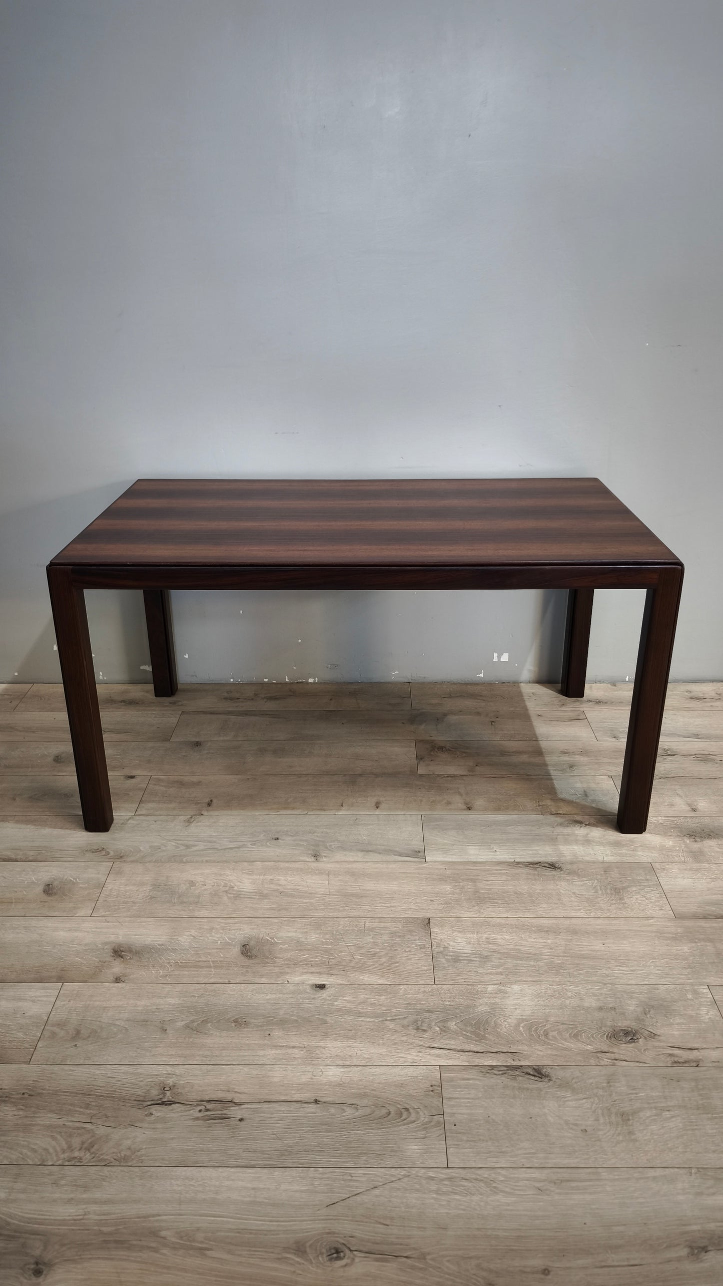 92595 Tavolo anni '60 in legno massello di palissandro, design italiano