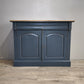 92591 Credenzina due sportelli dipinta azzurra con piano in legno