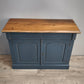 92591 Credenzina due sportelli dipinta azzurra con piano in legno