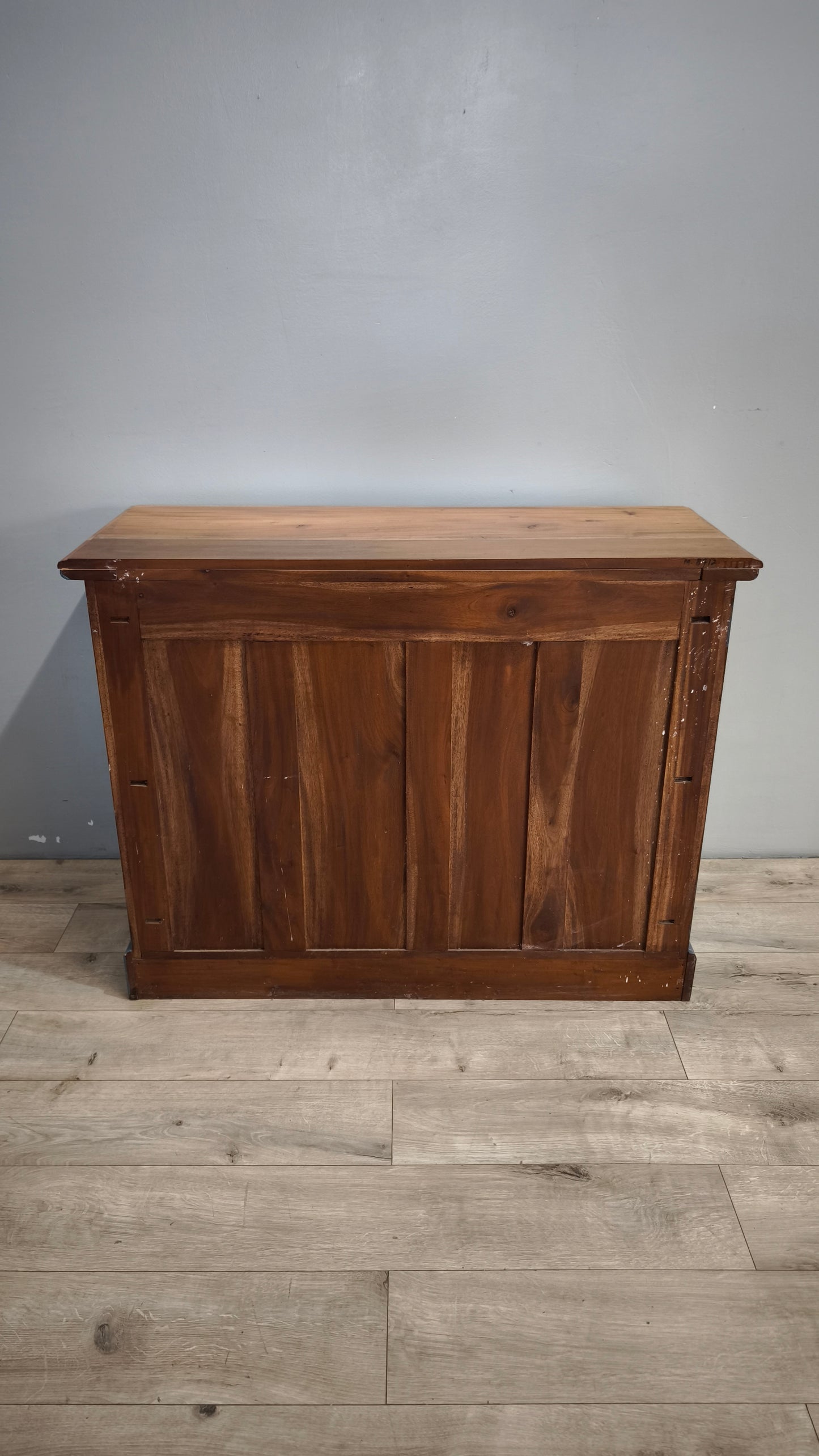 92591 Credenzina due sportelli dipinta azzurra con piano in legno
