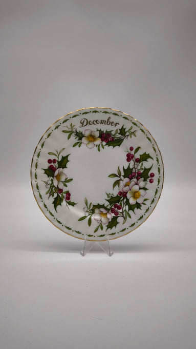 92582 Piatto da dessert in ceramica Royal Albert, Flower of the month series, Christmas rose, December