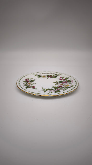 92582 Piatto da dessert in ceramica Royal Albert, Flower of the month series, Christmas rose, December