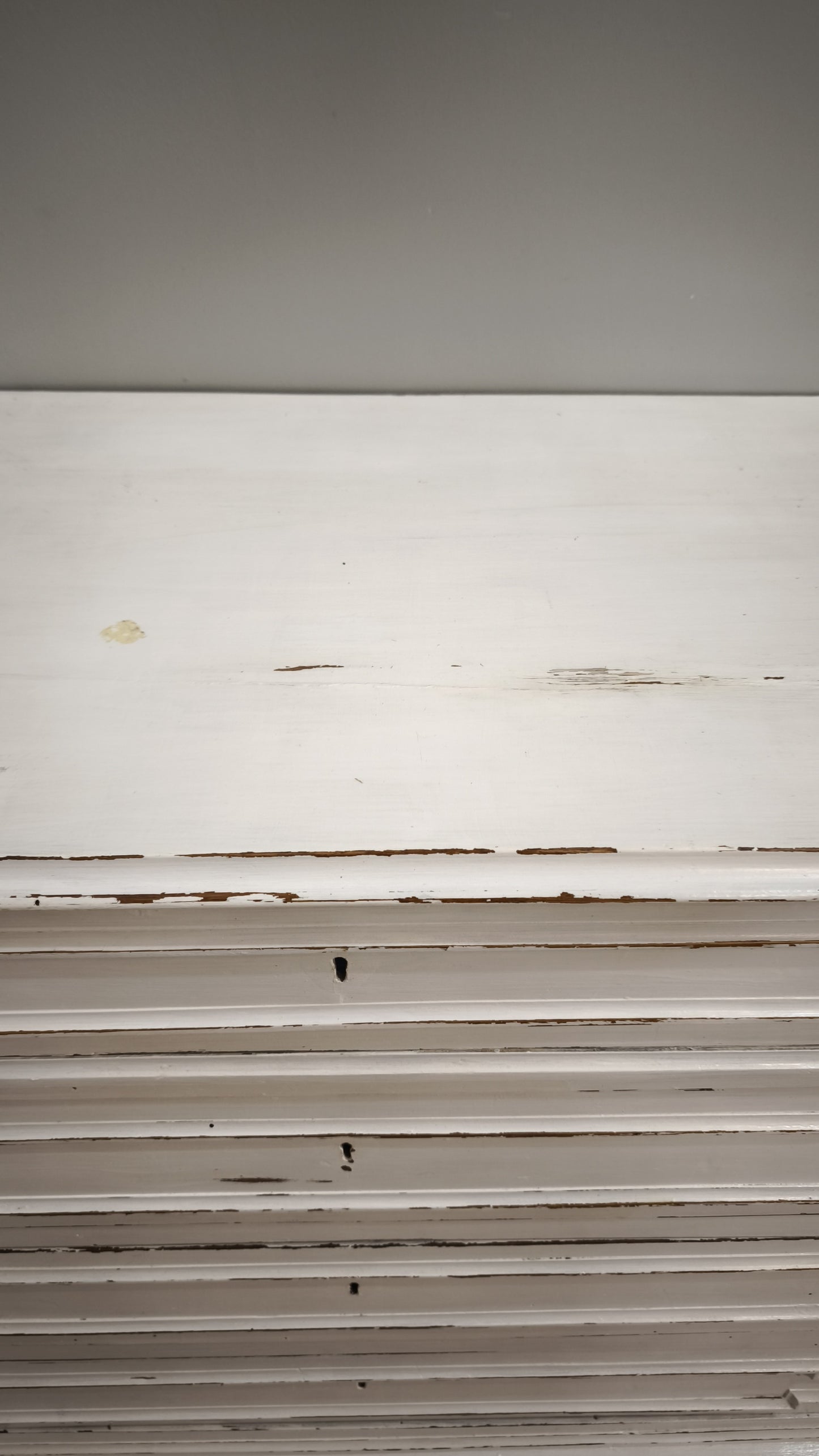 92704 Comò in legno dipinto bianco