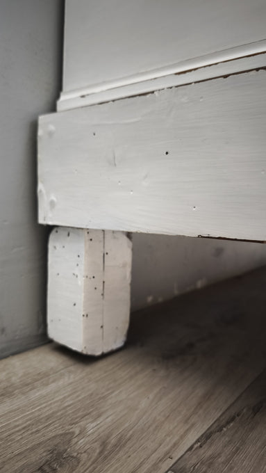 92704 Comò in legno dipinto bianco