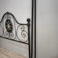 92705 Struttura letto matrimoniale nera in ferro con decorazione a motivo floreale