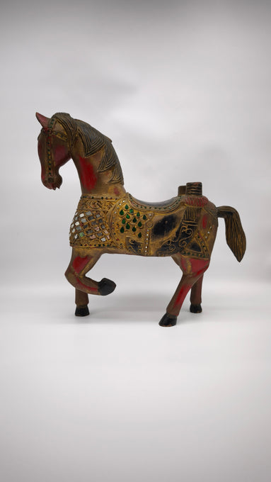 92636 Cavallo in legno decorato