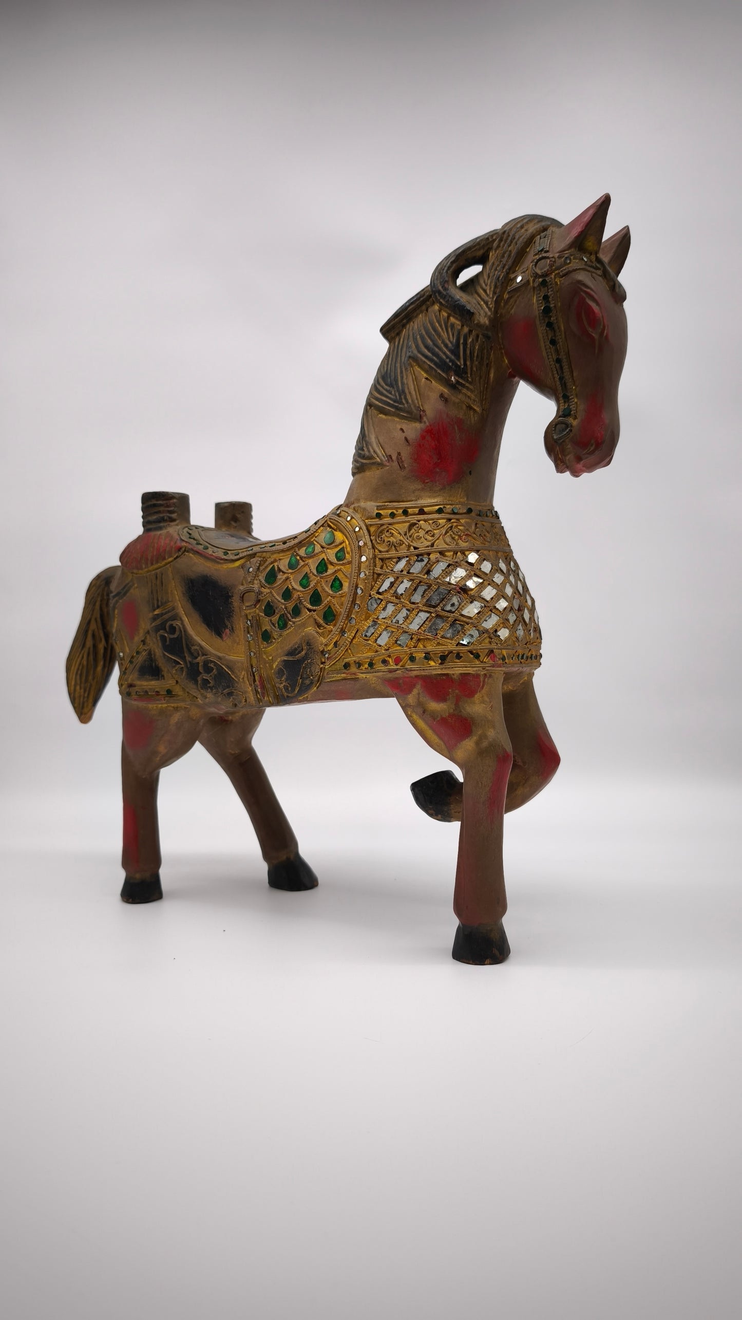 92636 Cavallo in legno decorato