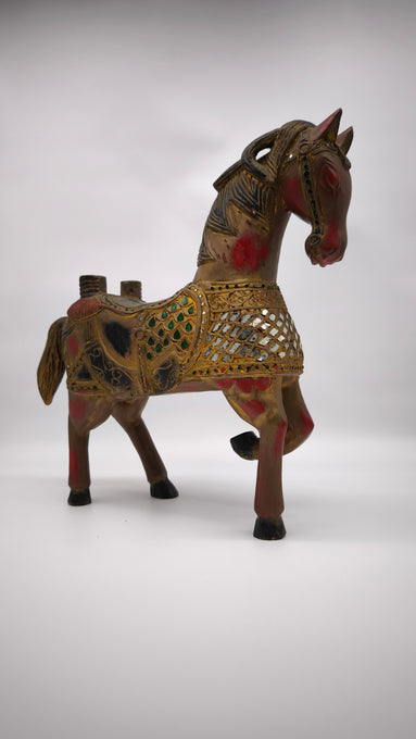 92636 Cavallo in legno decorato