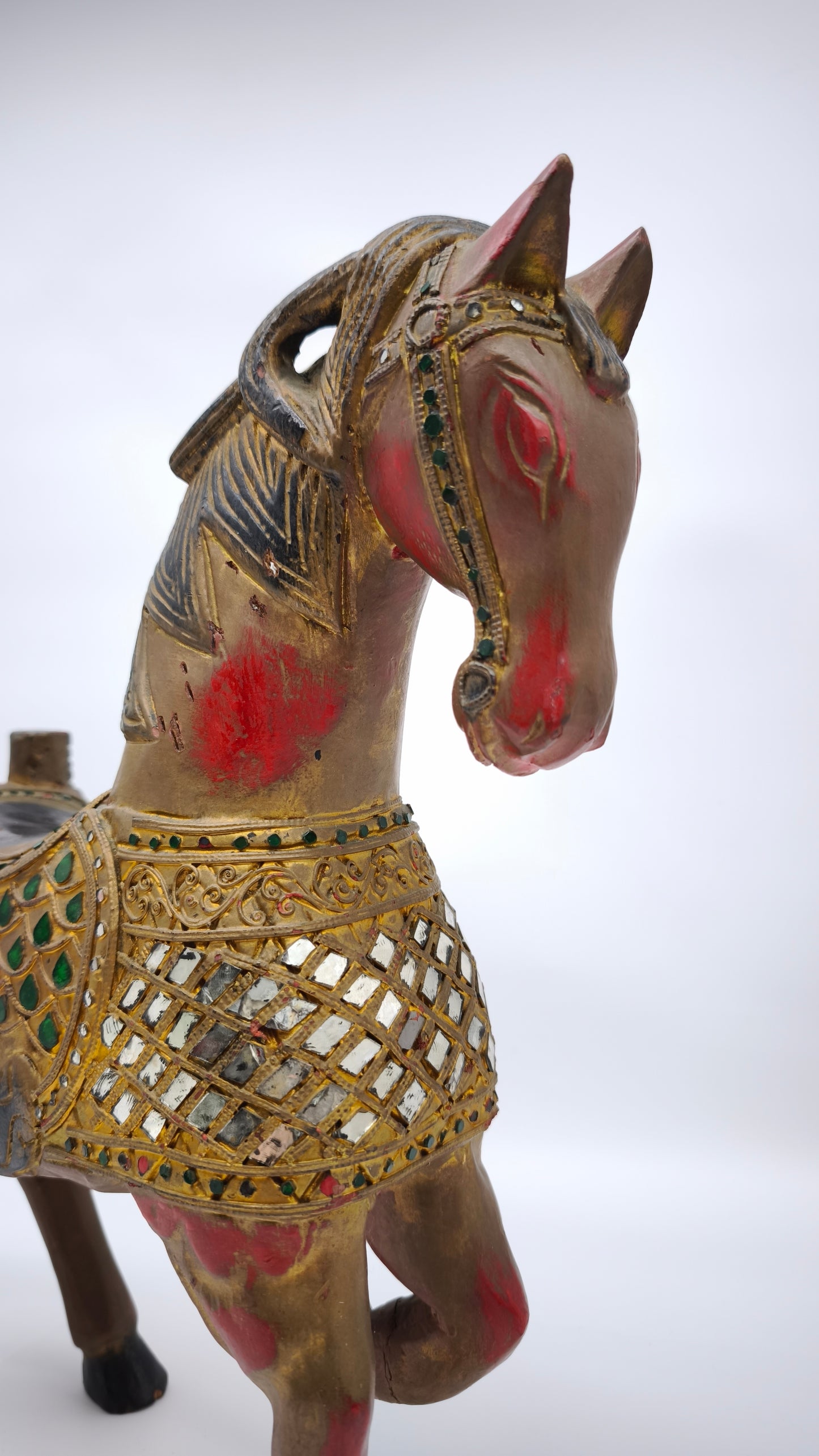 92636 Cavallo in legno decorato