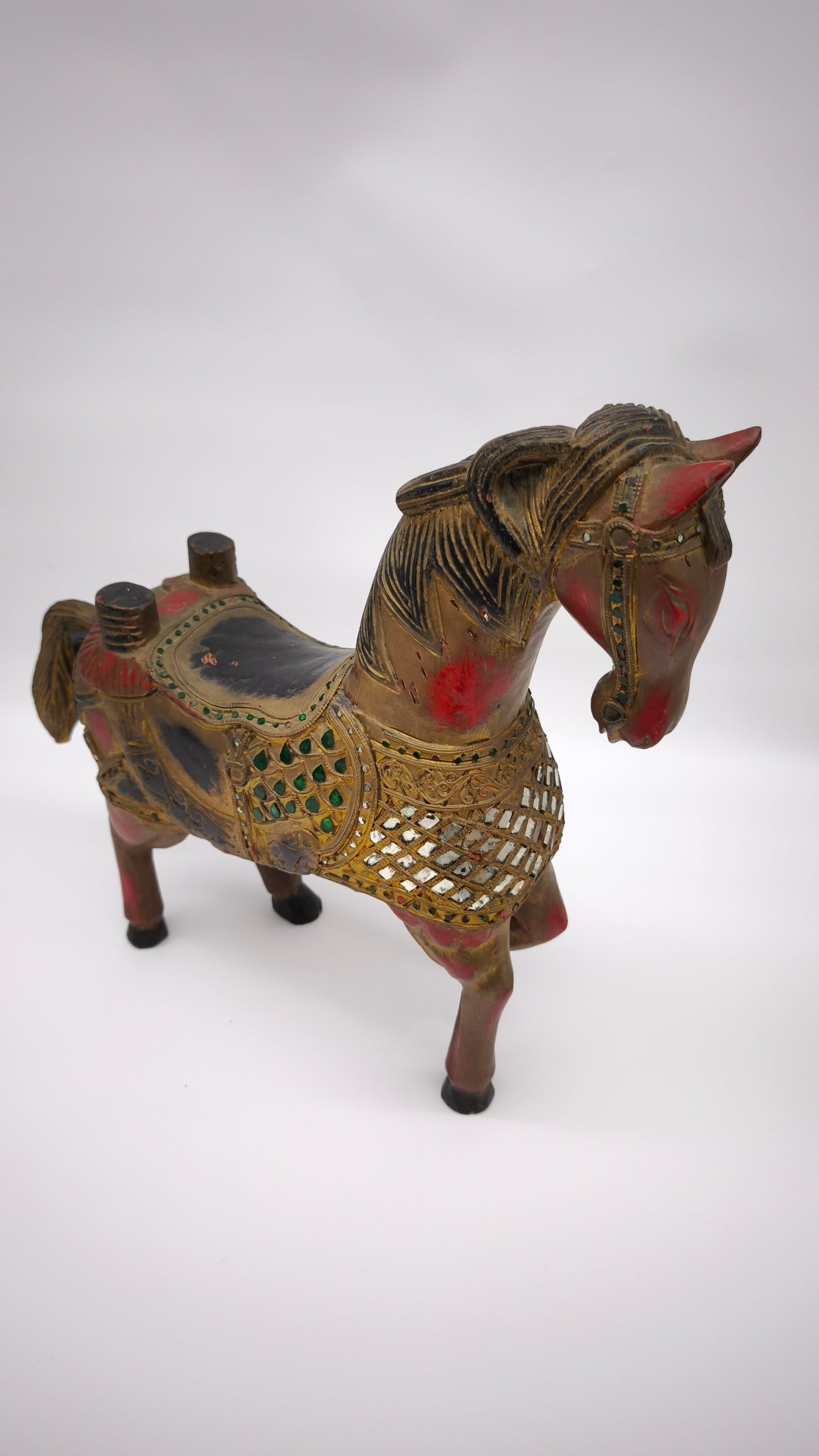 92636 Cavallo in legno decorato
