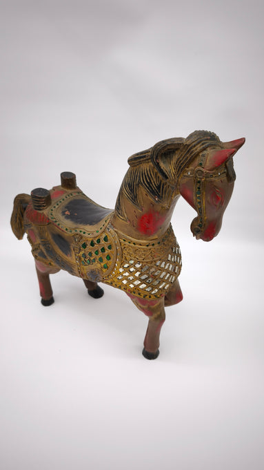 92636 Cavallo in legno decorato