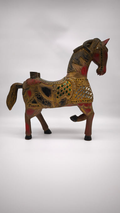 92636 Cavallo in legno decorato