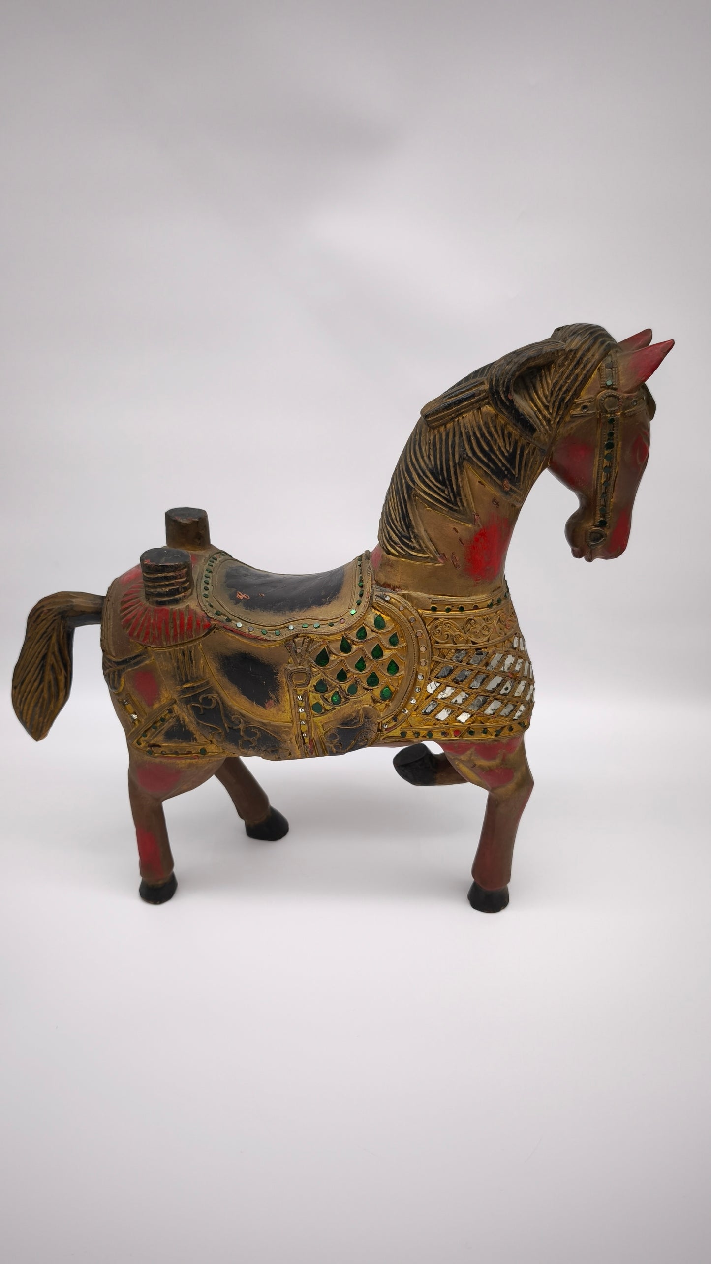 92636 Cavallo in legno decorato
