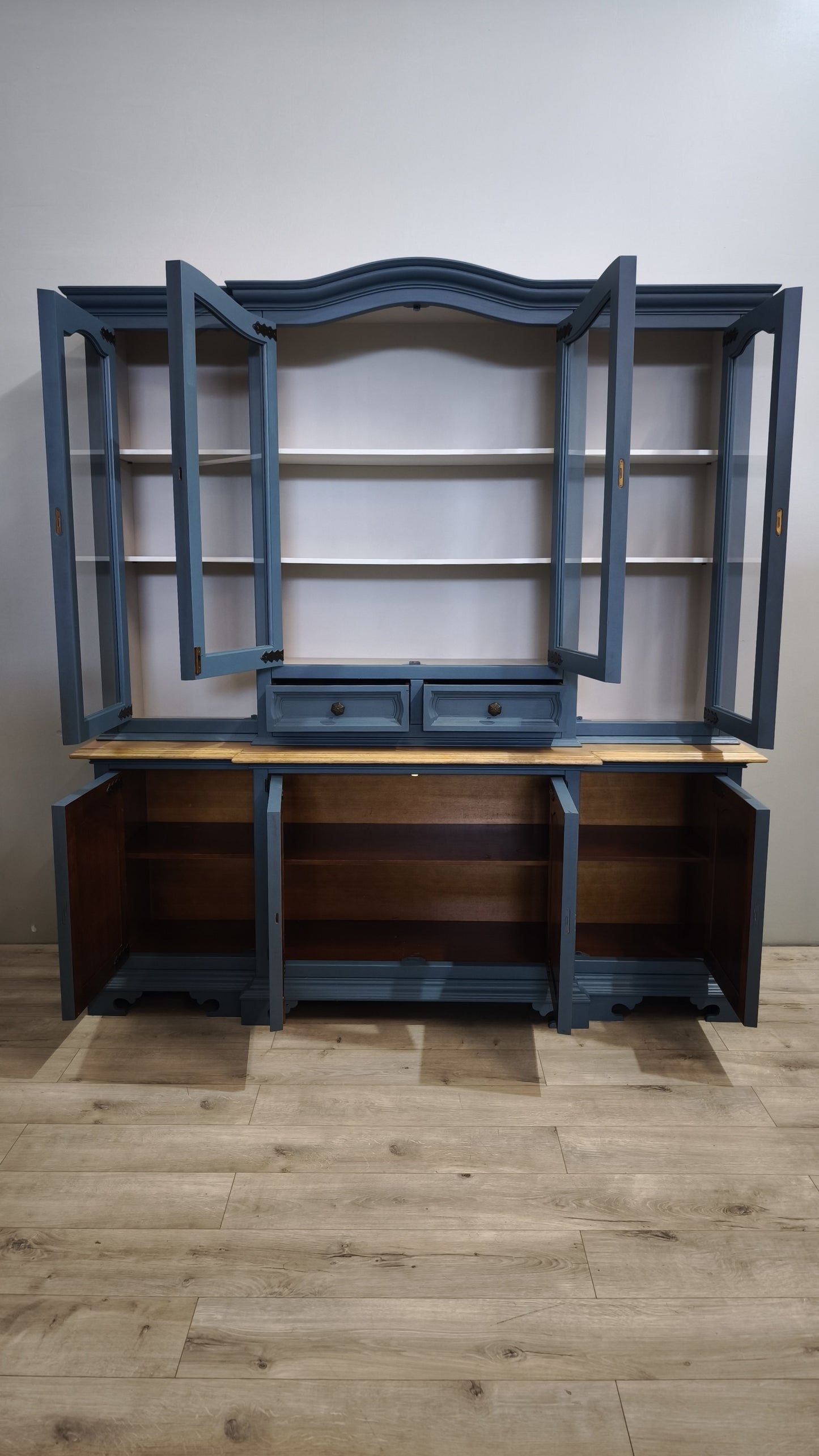 92759 Credenza due corpi in legno dipinta azzurra
