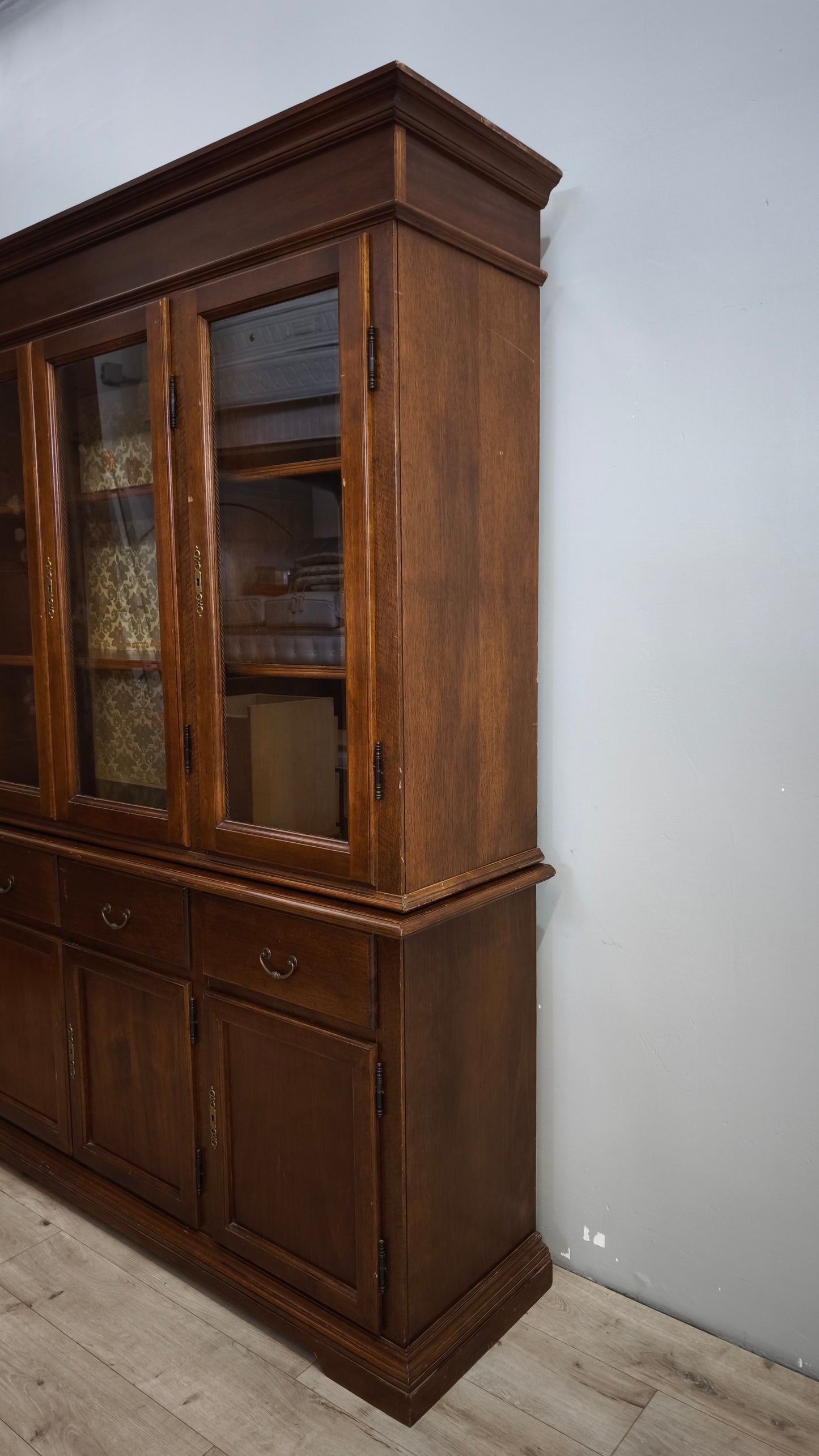92745 Vetrina tre ante in legno massello