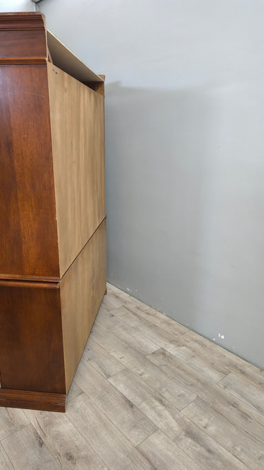 92745 Vetrina tre ante in legno massello