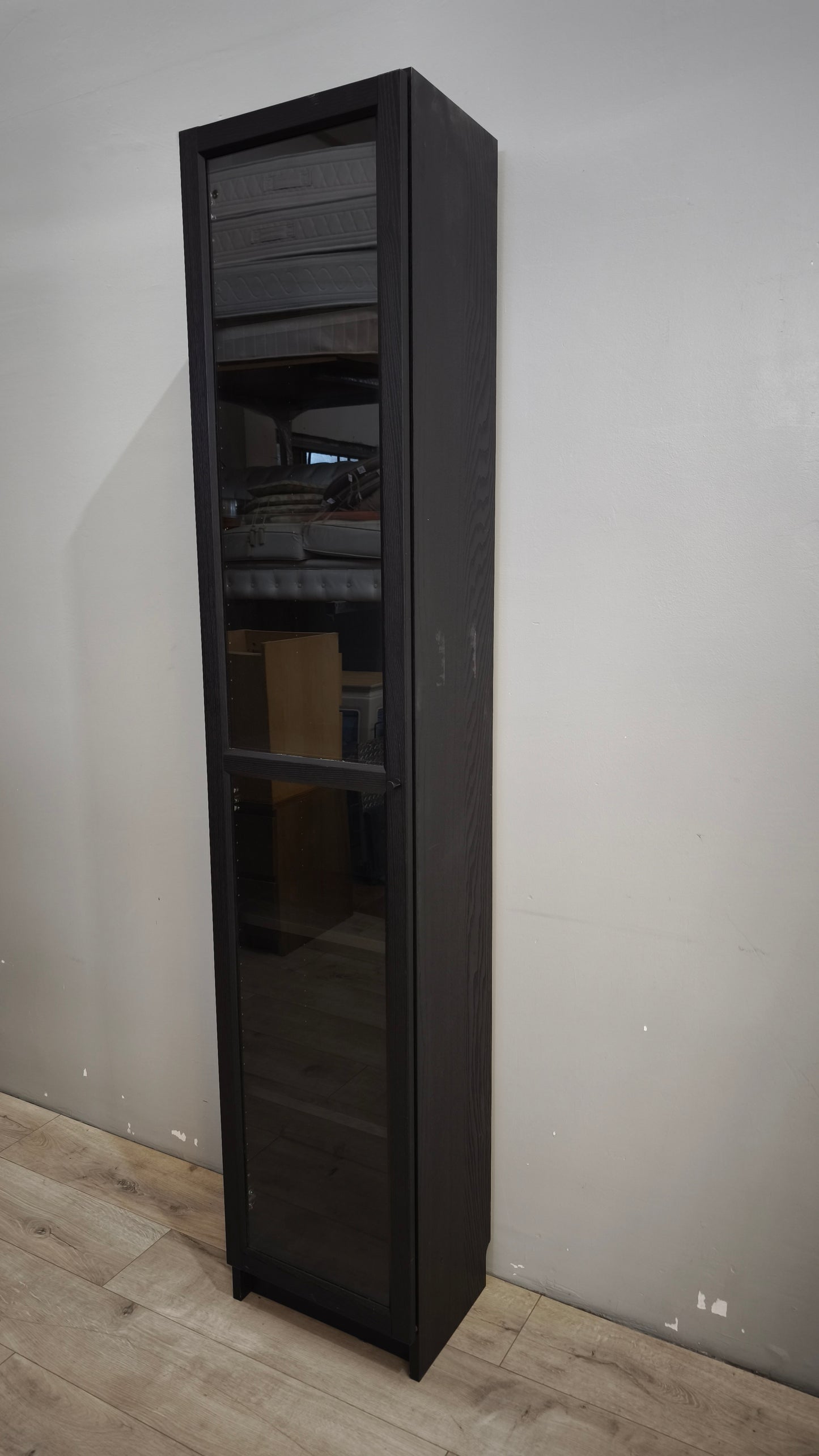 92765 Libreria Ikea Billy nera con sportello in vetro