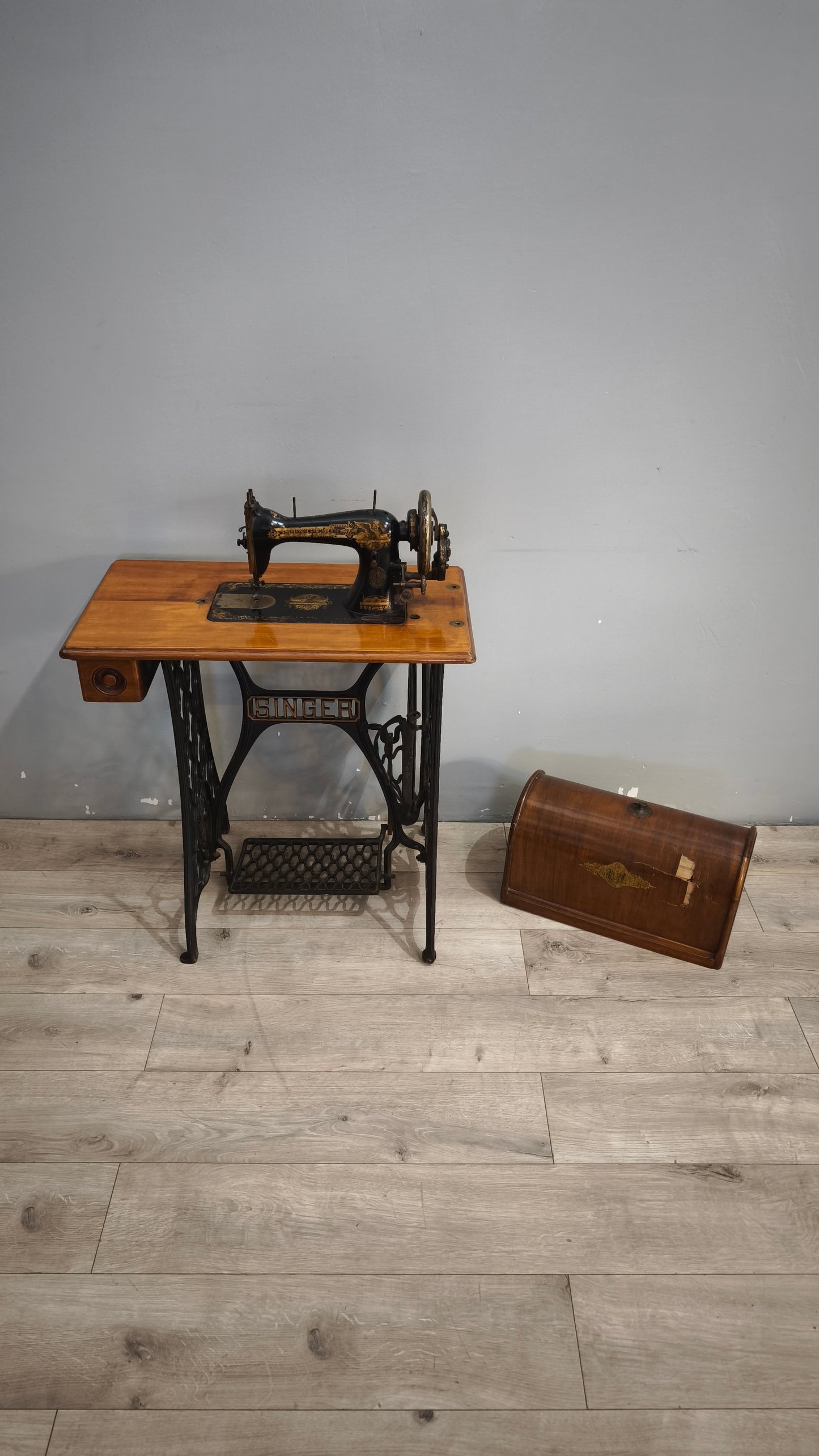 92793 Macchina da cucire Singer con base in ghisa