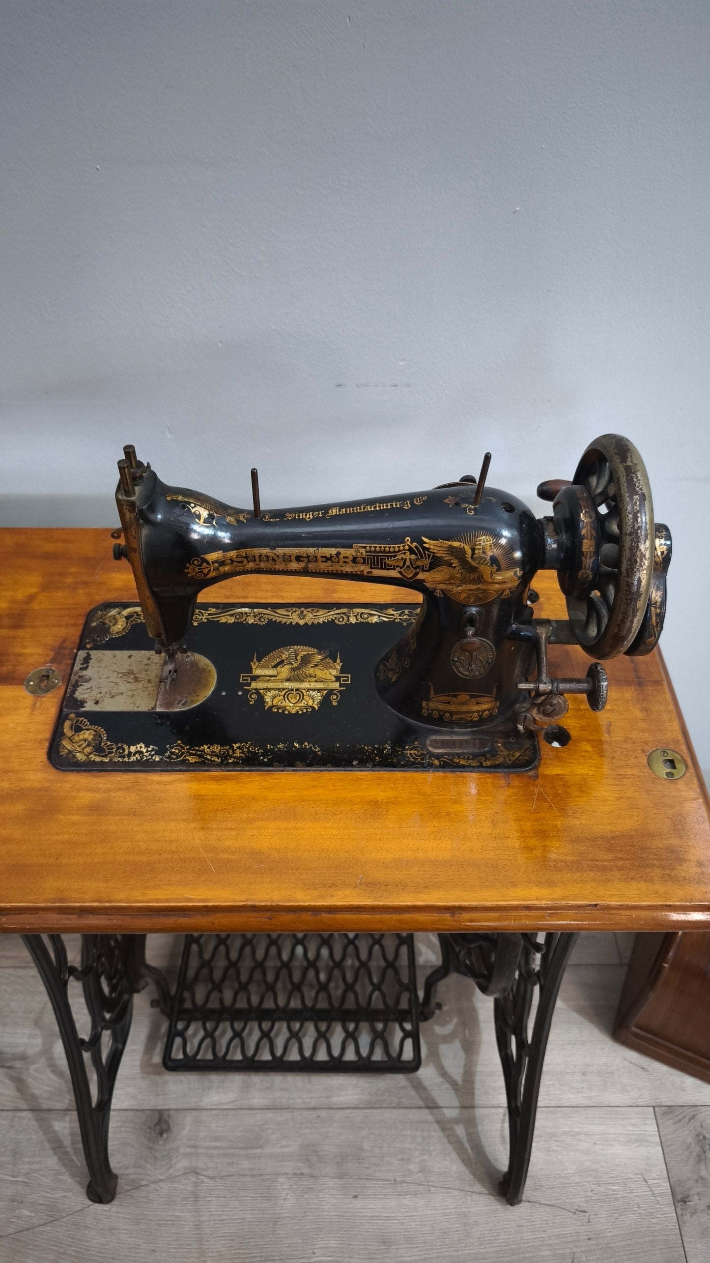 92793 Macchina da cucire Singer con base in ghisa