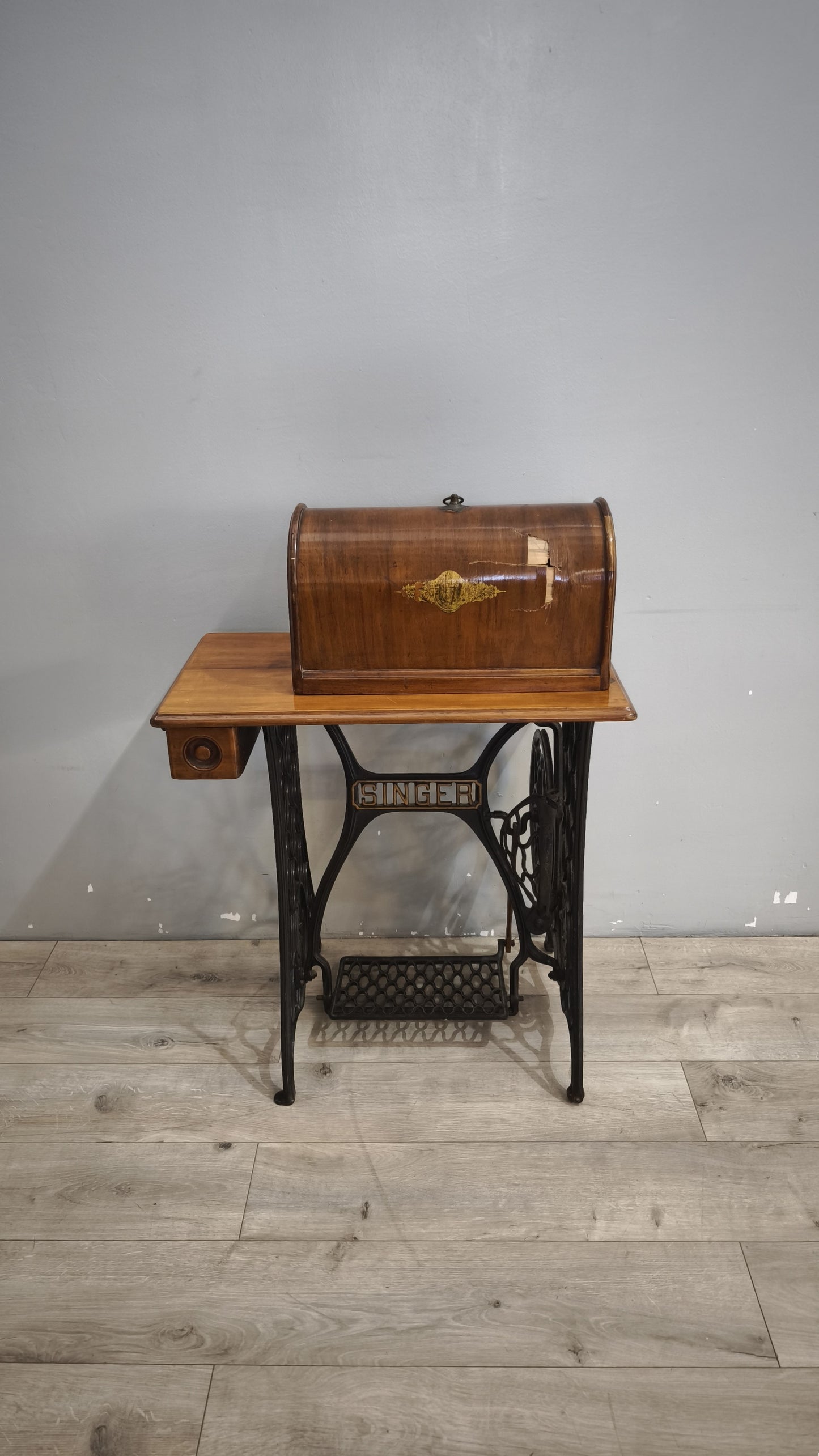 92793 Macchina da cucire Singer con base in ghisa