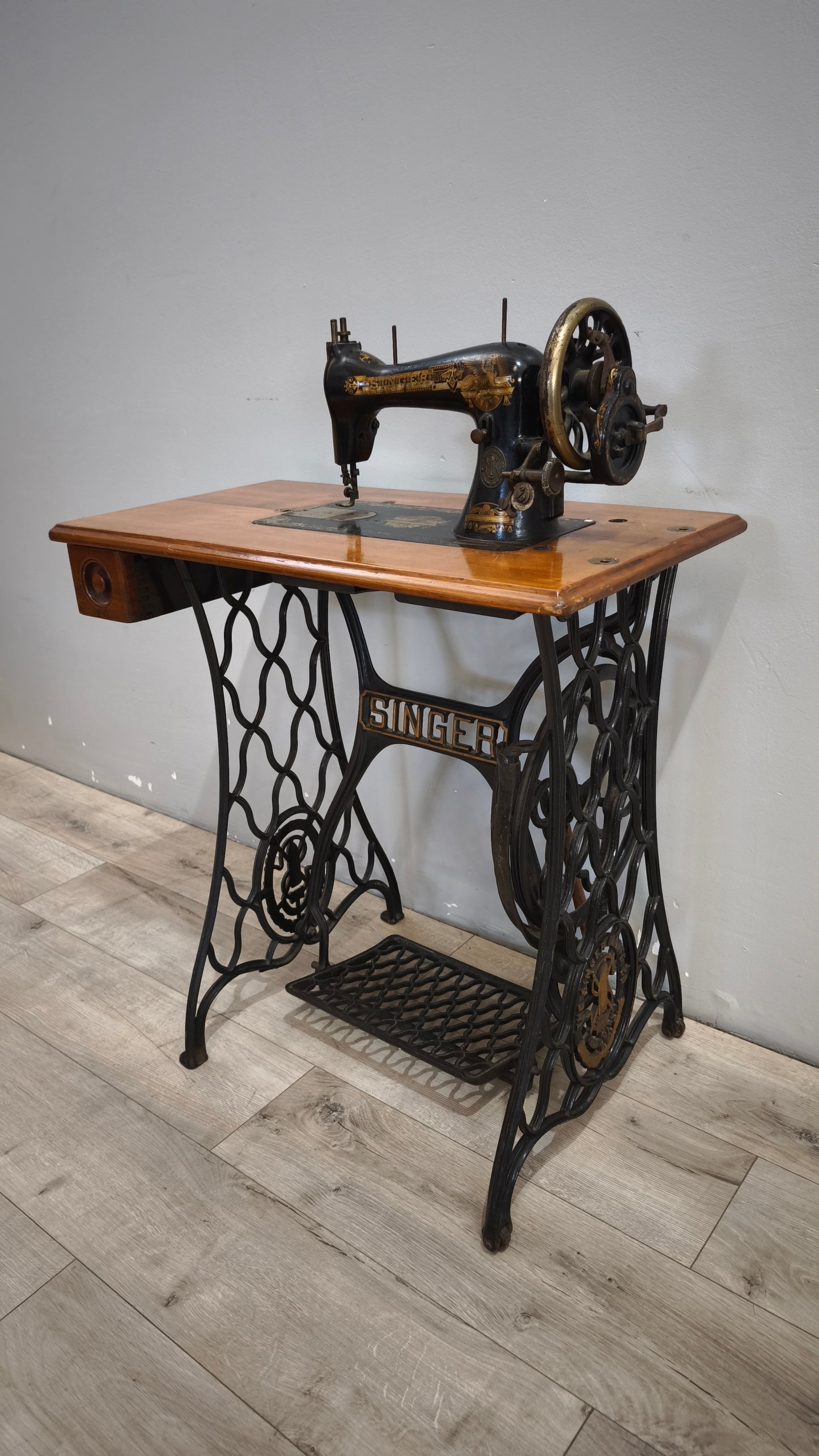 92793 Macchina da cucire Singer con base in ghisa