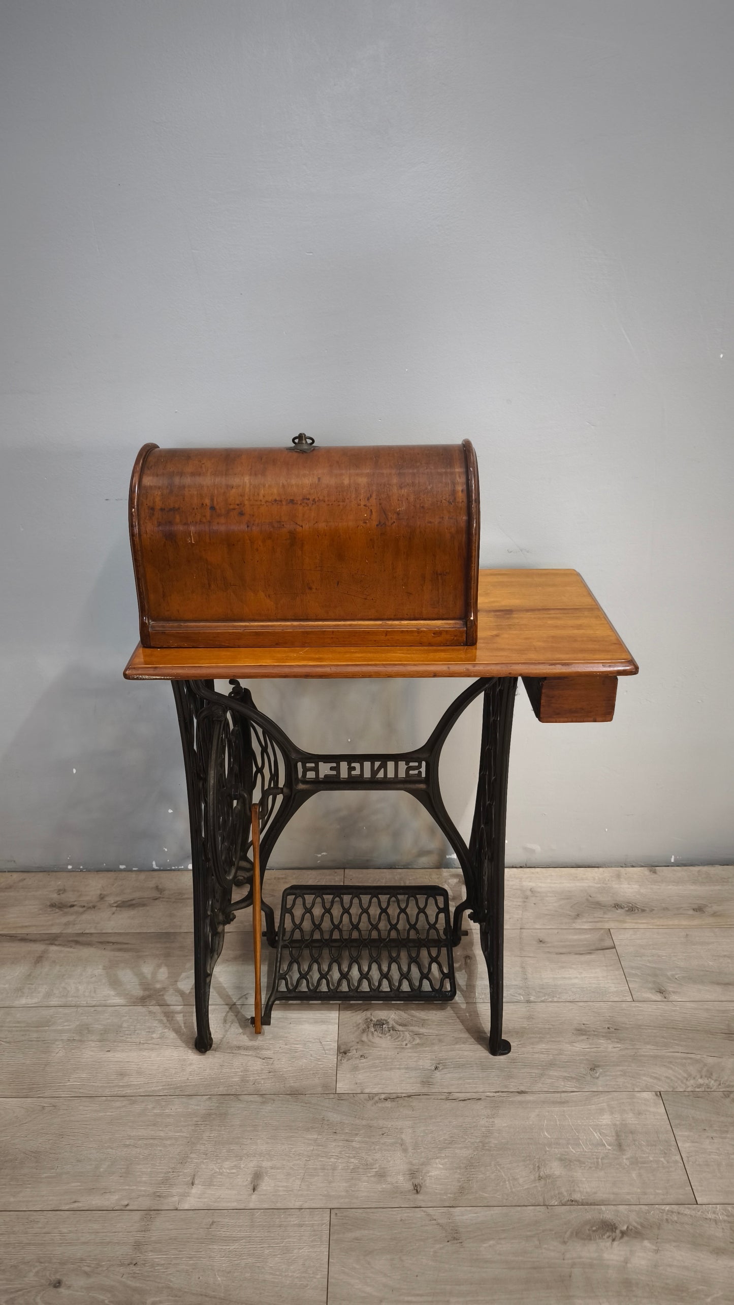 92793 Macchina da cucire Singer con base in ghisa