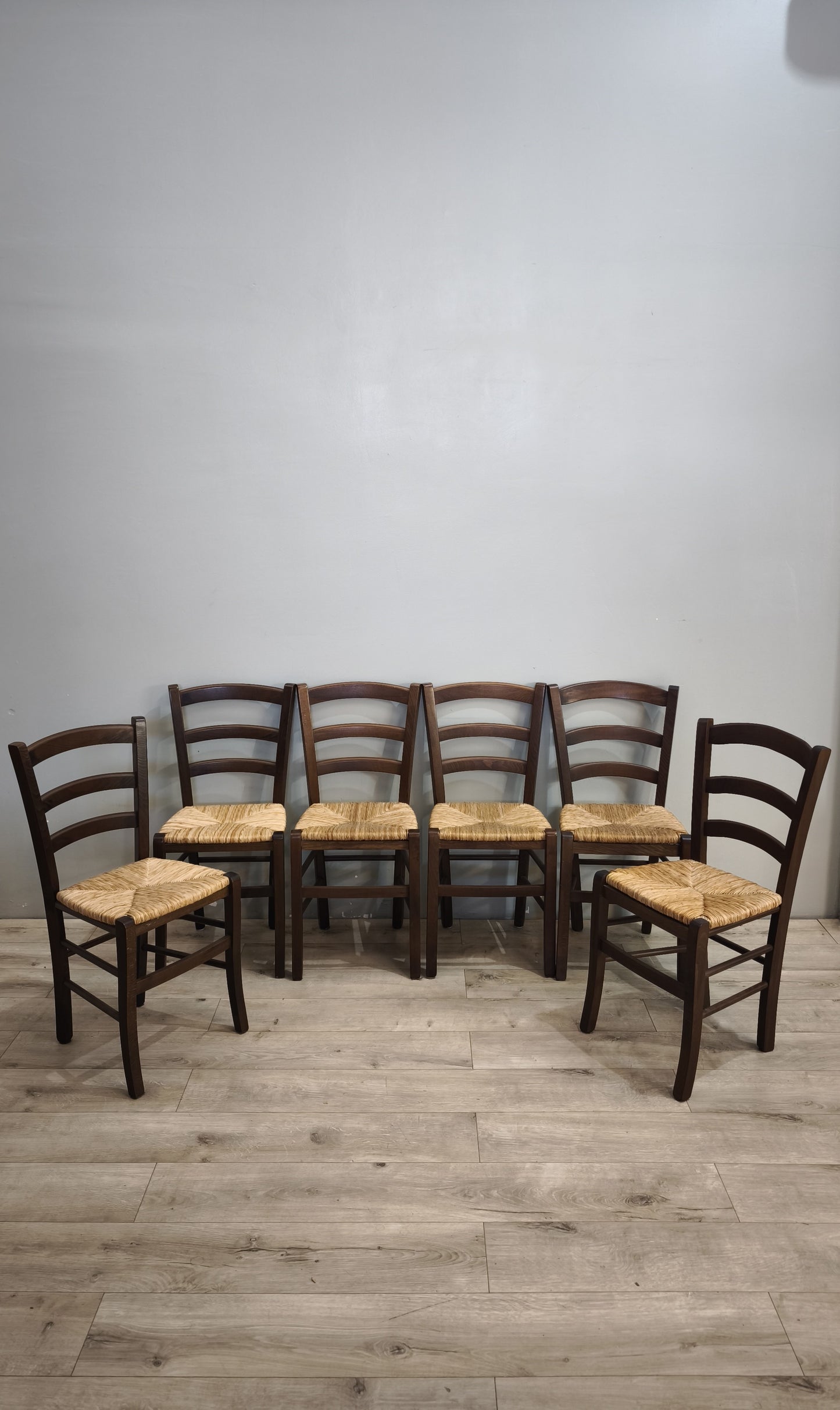 92841 Set n 6 sedie in legno con seduta in paglia
