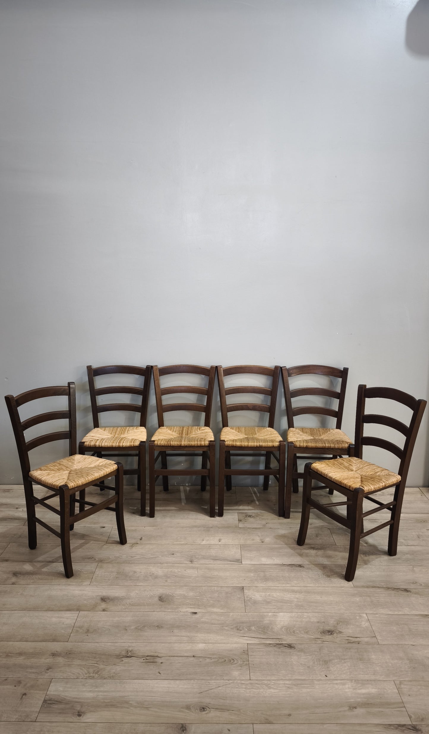 92841 Set n 6 sedie in legno con seduta in paglia