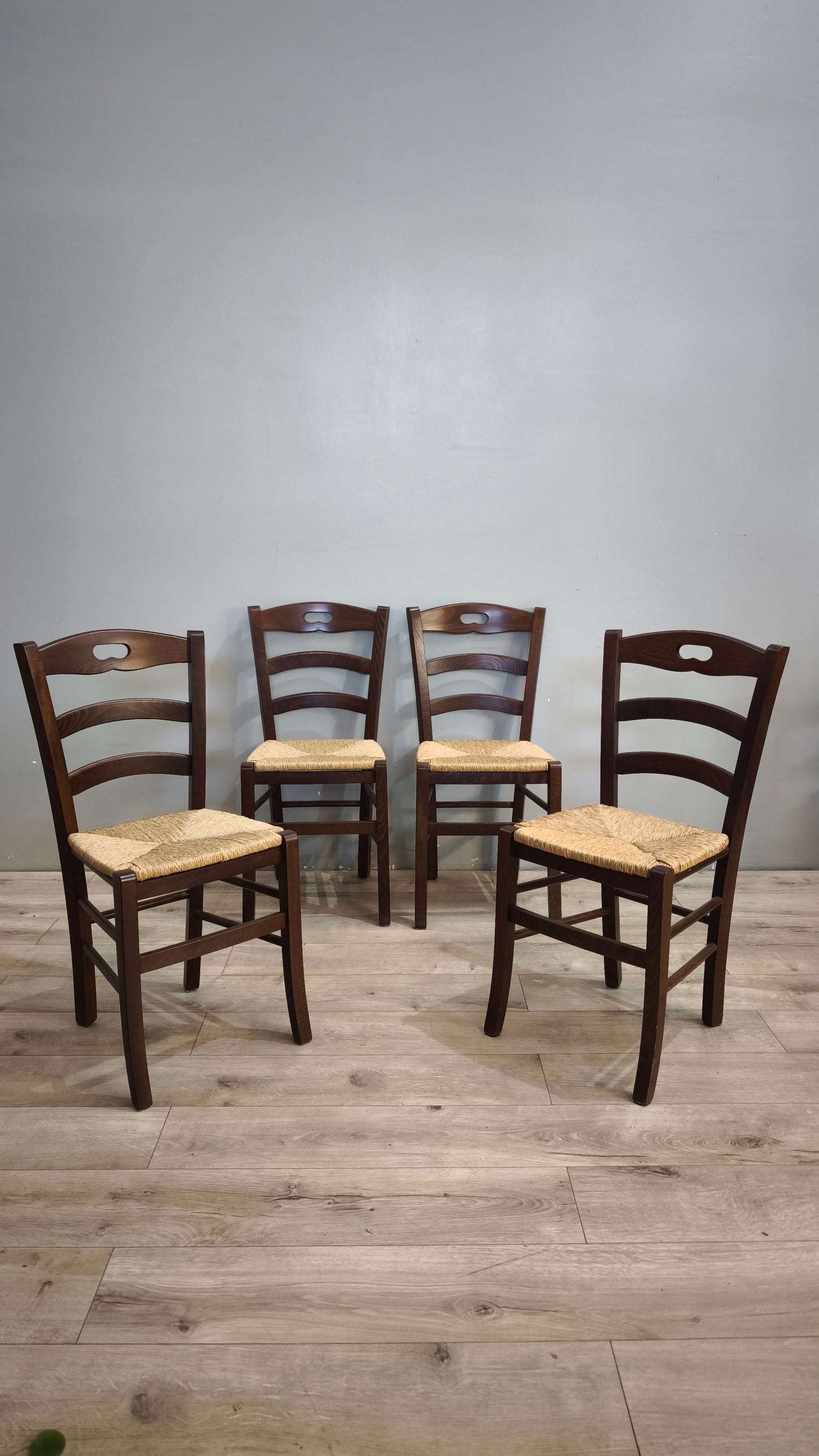 92840 Set n 4 sedie in legno con seduta in paglia