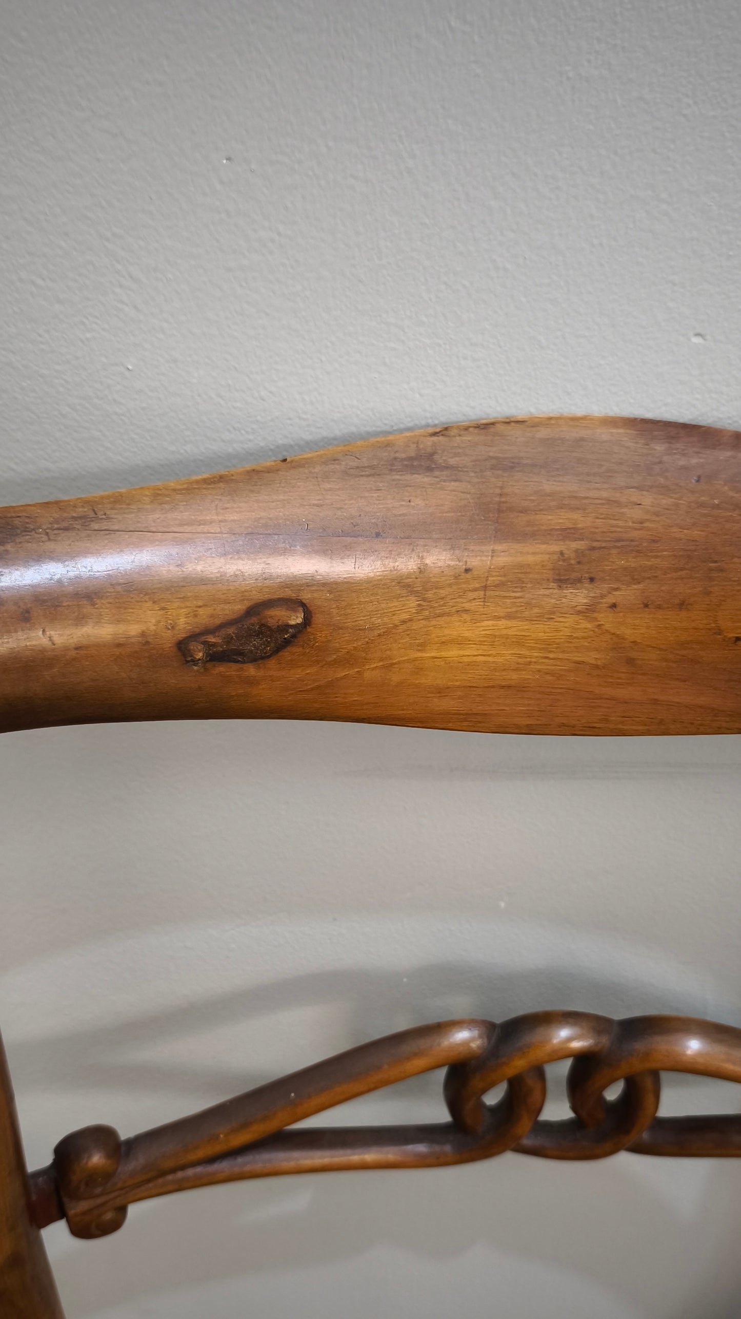 92850 Poltroncina in legno con seduta imbottita