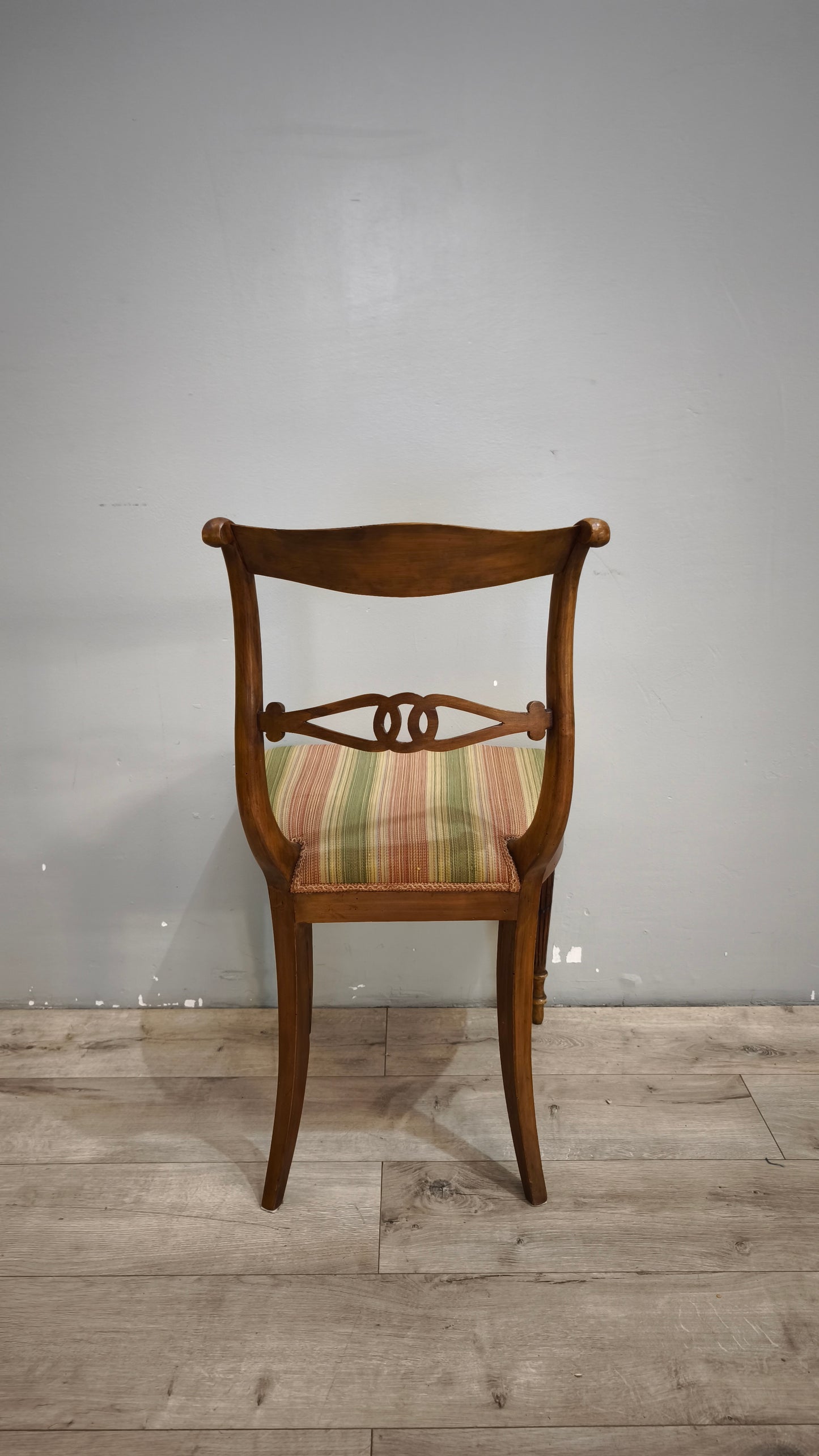 92850 Poltroncina in legno con seduta imbottita