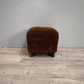 92853 Pouf in velluto marrone con piedini in legno