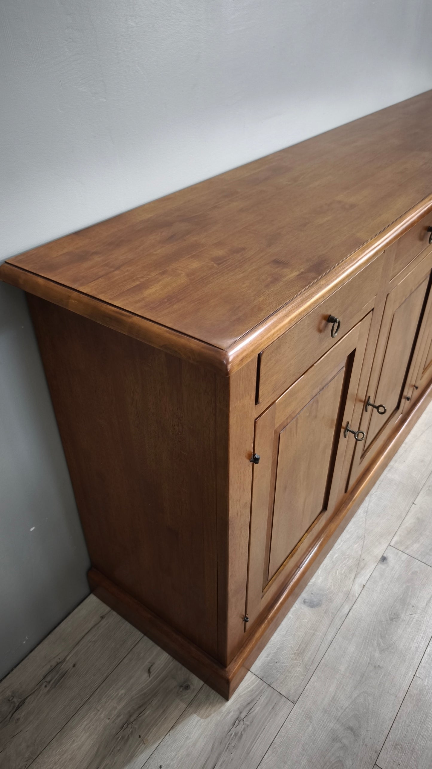 92846 Servante in legno con 4 sportelli e 4 cassetti