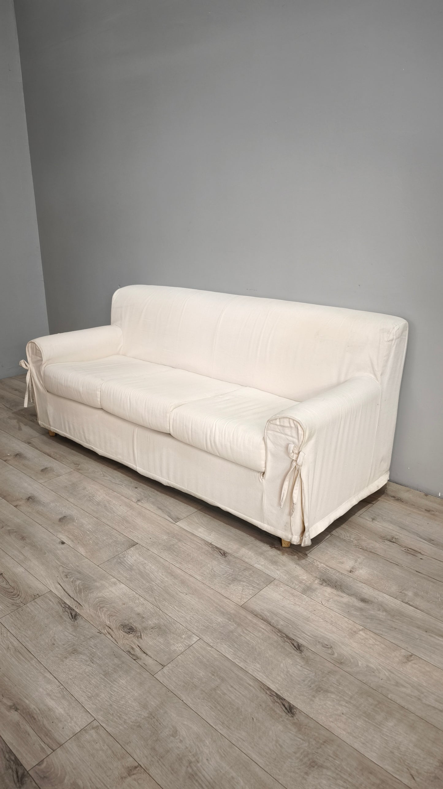 92856 Divano tre posti in tessuto bianco