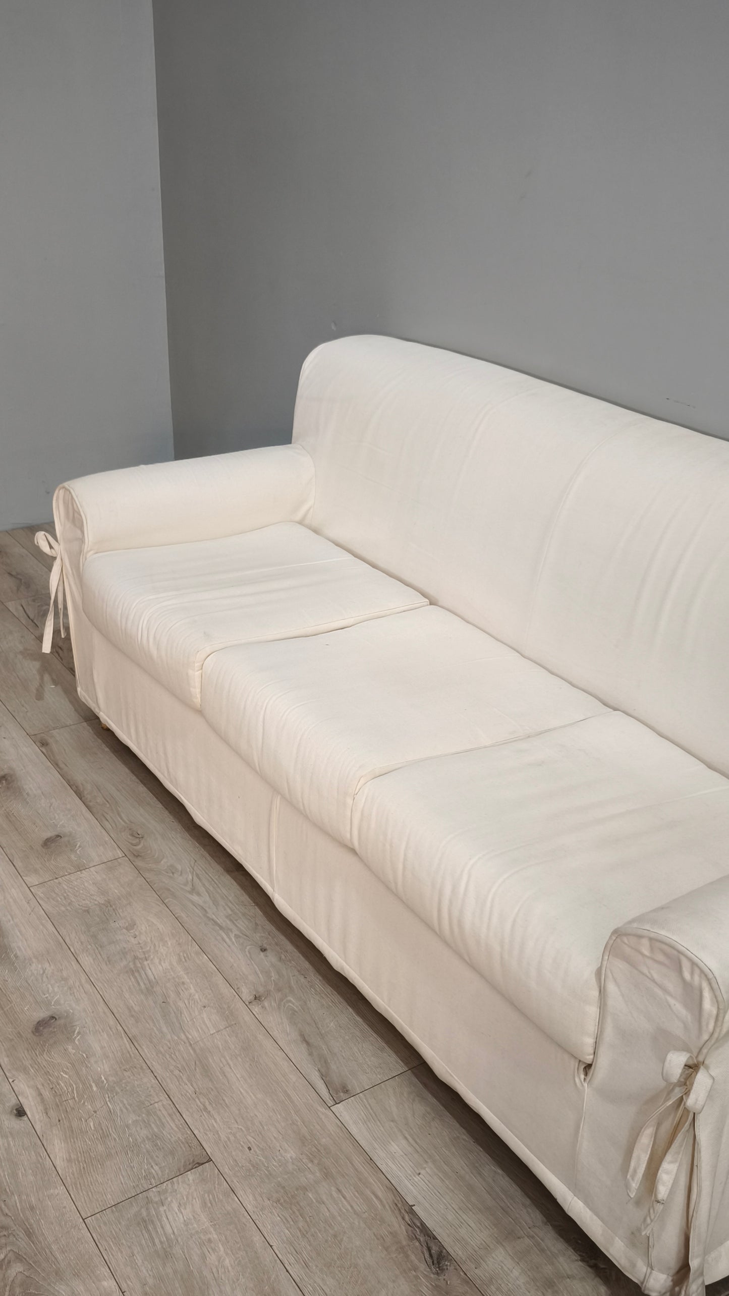 92856 Divano tre posti in tessuto bianco