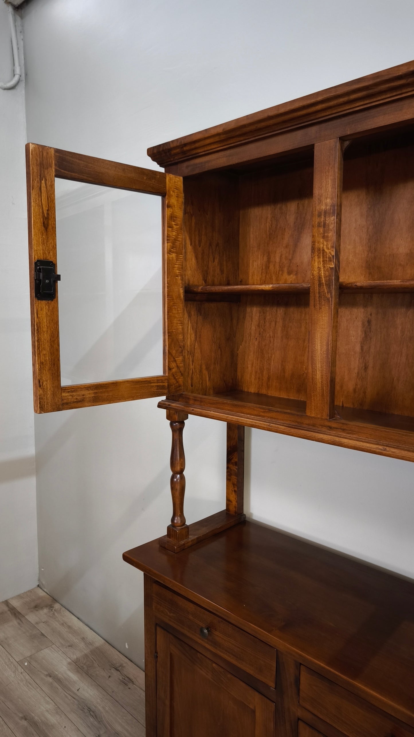 92849 Vetrina in legno tre sportelli con alzata