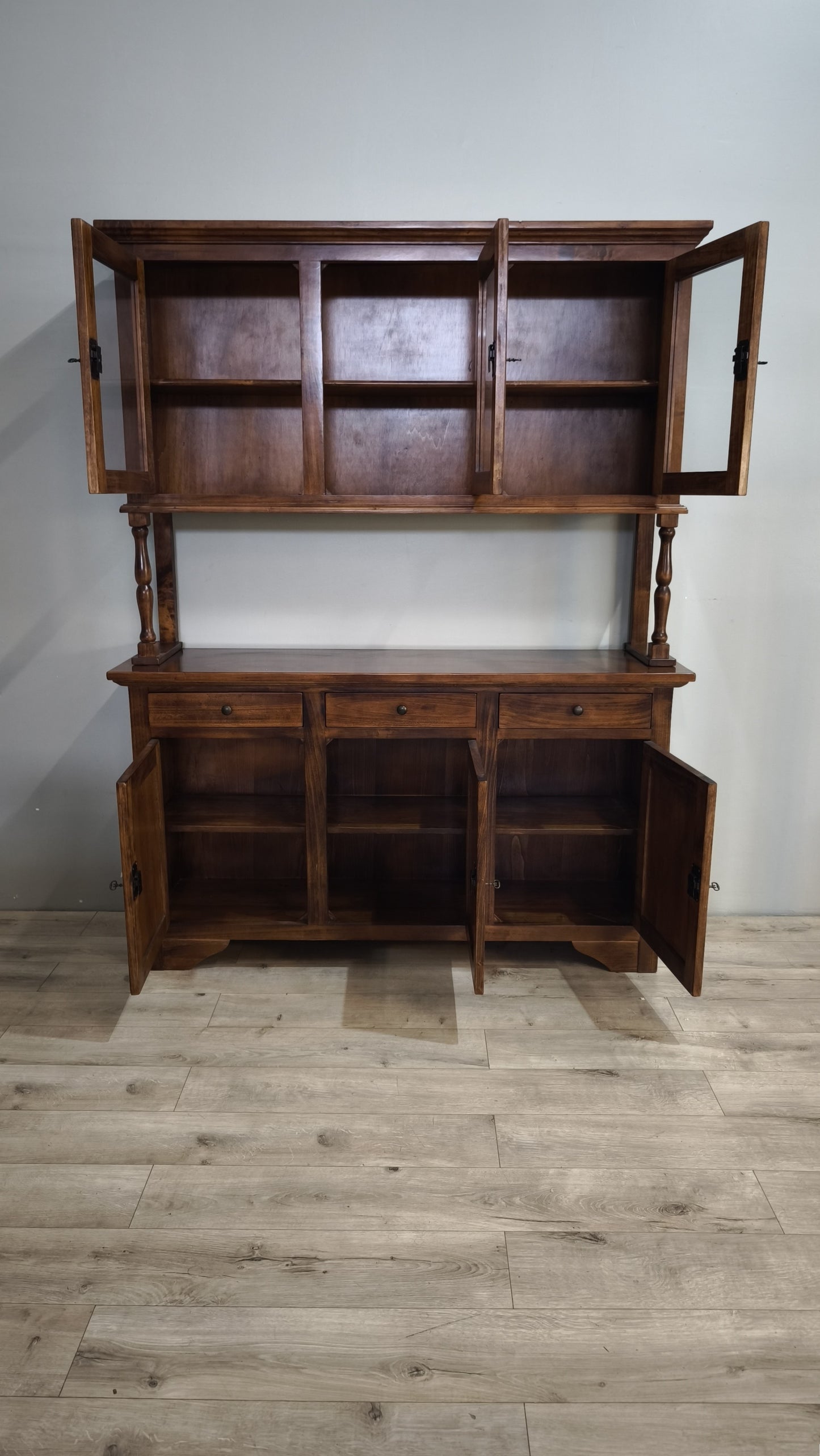 92849 Vetrina in legno tre sportelli con alzata
