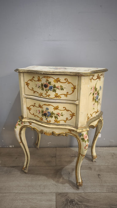 92991 Coppia di comodini dipinti in stile veneziano