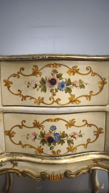 92991 Coppia di comodini dipinti in stile veneziano