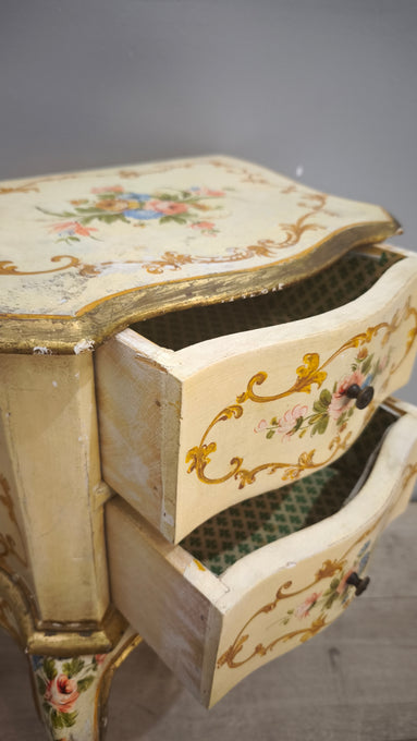92991 Coppia di comodini dipinti in stile veneziano