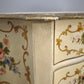 92991 Coppia di comodini dipinti in stile veneziano