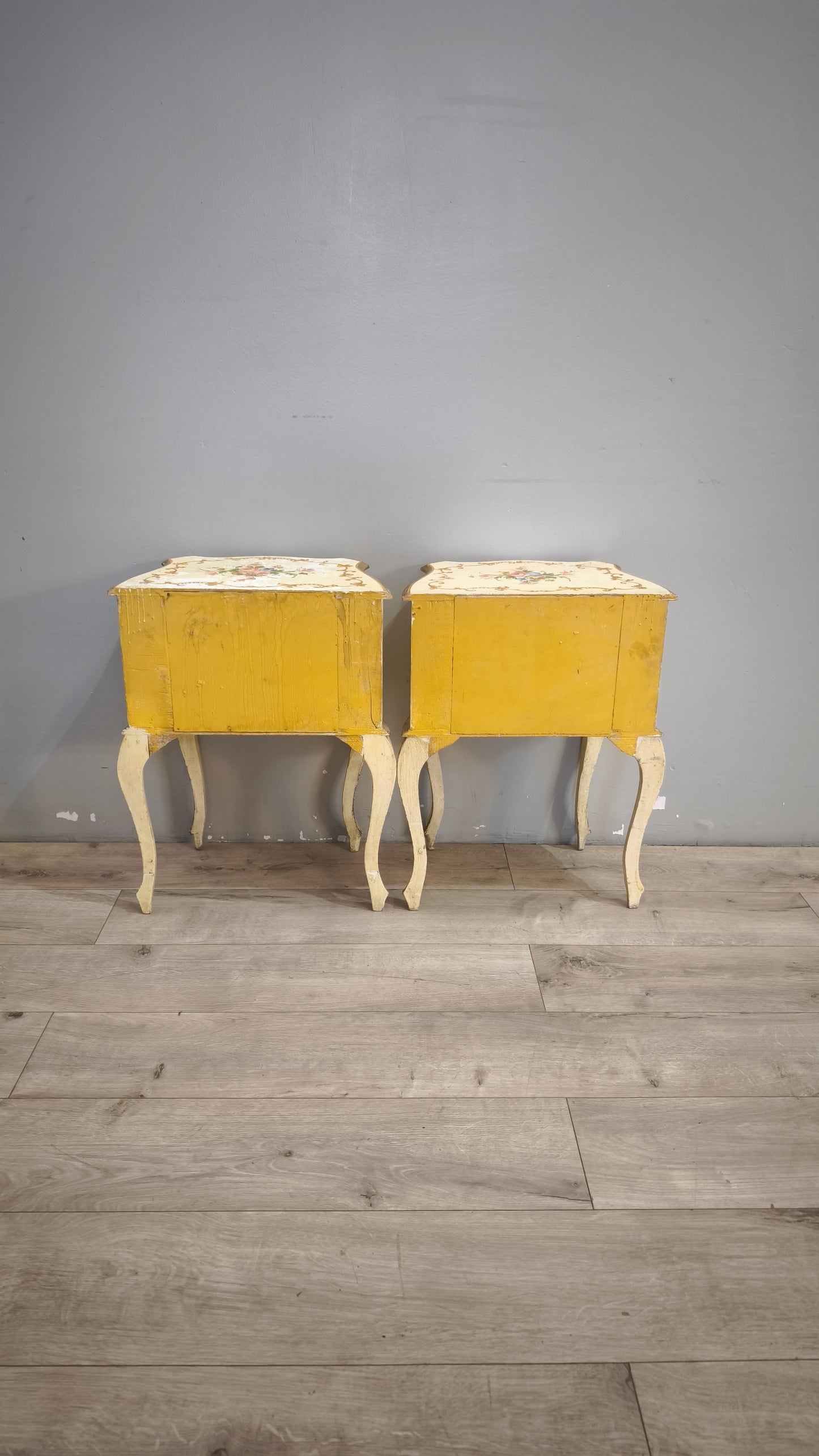 92991 Coppia di comodini dipinti in stile veneziano