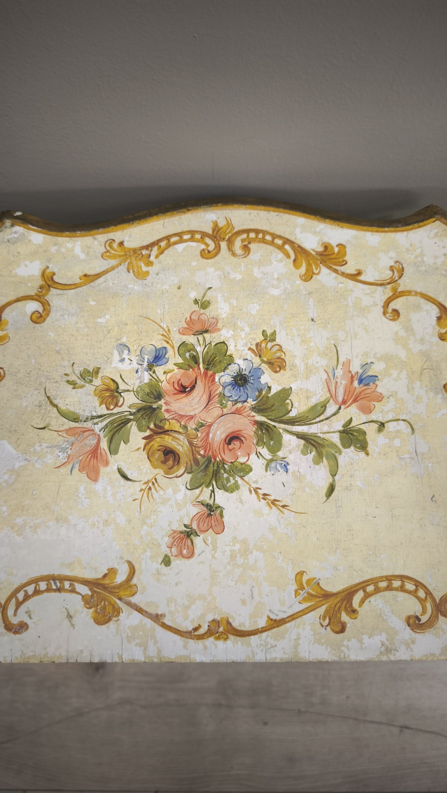 92991 Coppia di comodini dipinti in stile veneziano