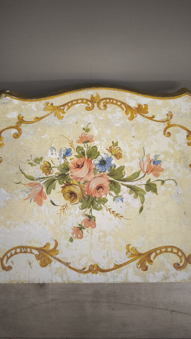 92991 Coppia di comodini dipinti in stile veneziano
